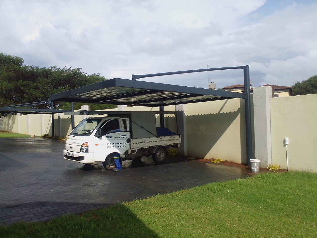 Steel cantilever carport